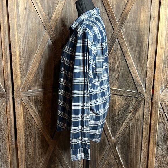 Mutual Weave button up top - Picture 3 of 7